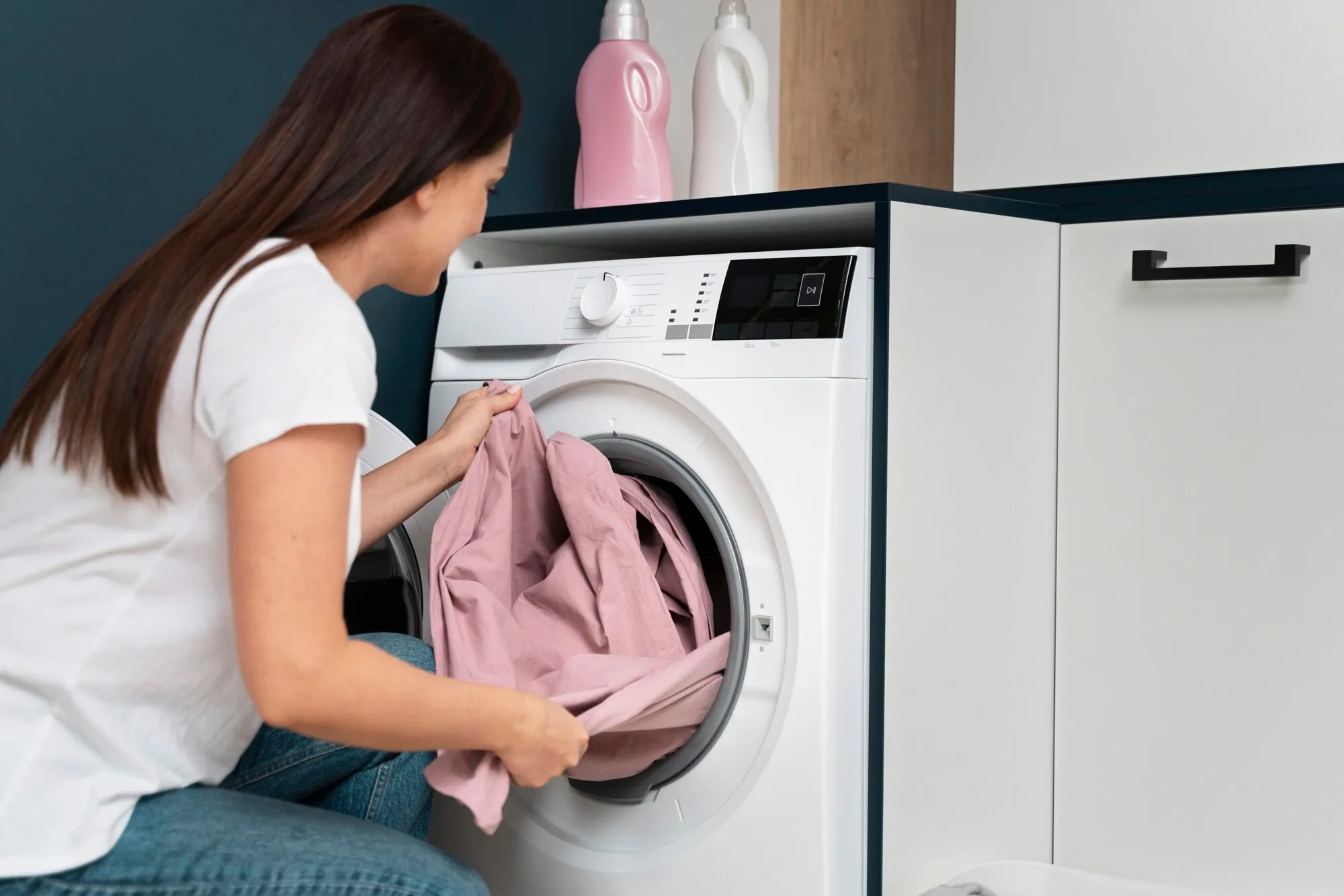 Kan je één kledingstuk in de wasmachine wassen zonder dat de wasmachine beschadigd raakt?
